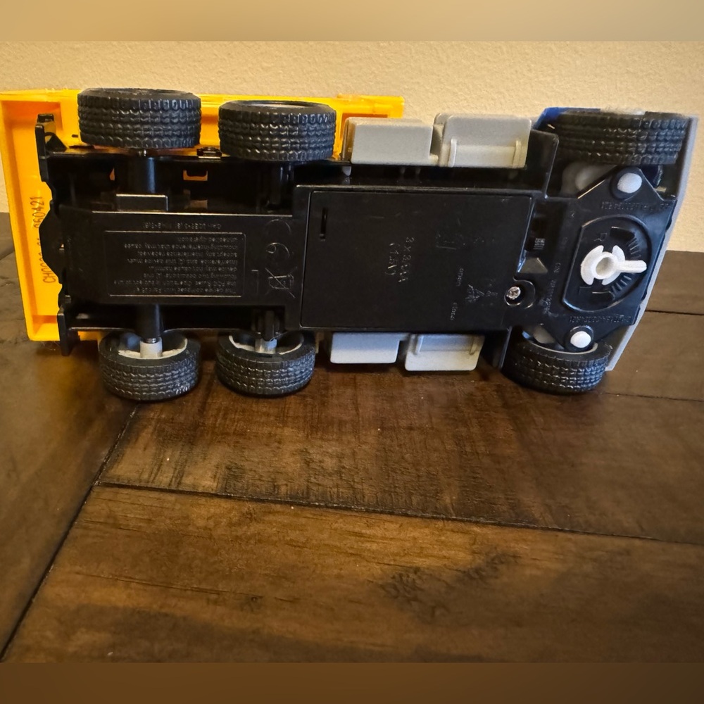 RC Dump Truck 1 Blue and Yellow Battery Operates Remote Control - Picture 5 of 9